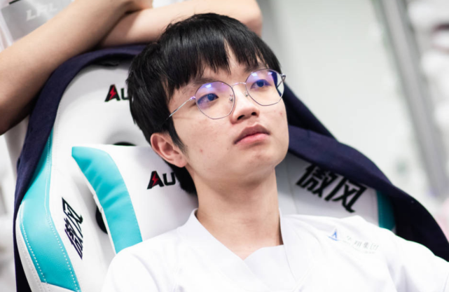  上海申花今晨强势反弹风云突变上海申花今夜扳平良机，这操作让人直呼：Rookie爆冷击败勇士