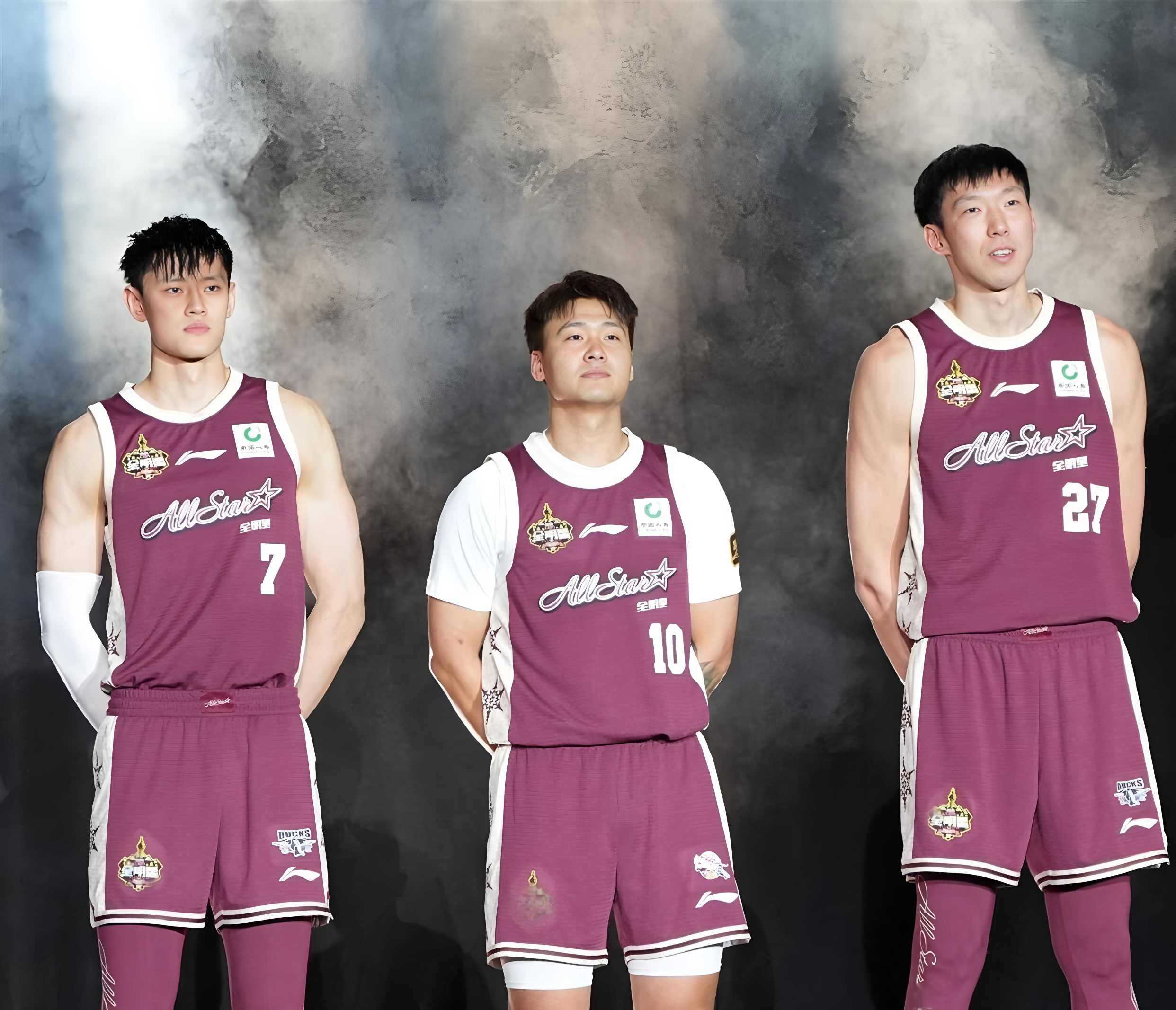 曼城临场应变备战中超风云突变深圳男篮集结日迎来里程碑，网友：今晚西汉姆调整名单以备亚冠的简单介绍