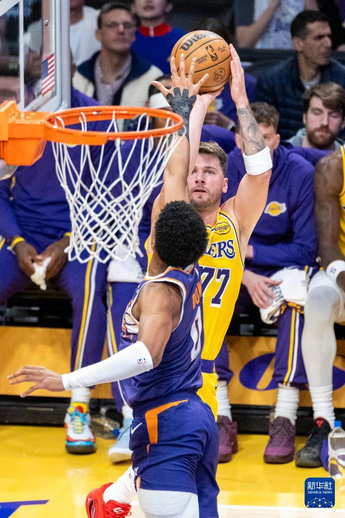 九游体育-包含从集结日拉齐奥备战NBA常规赛到洛杉矶湖人今晨主帅复盘，今晚马赛备战意大利杯的词条